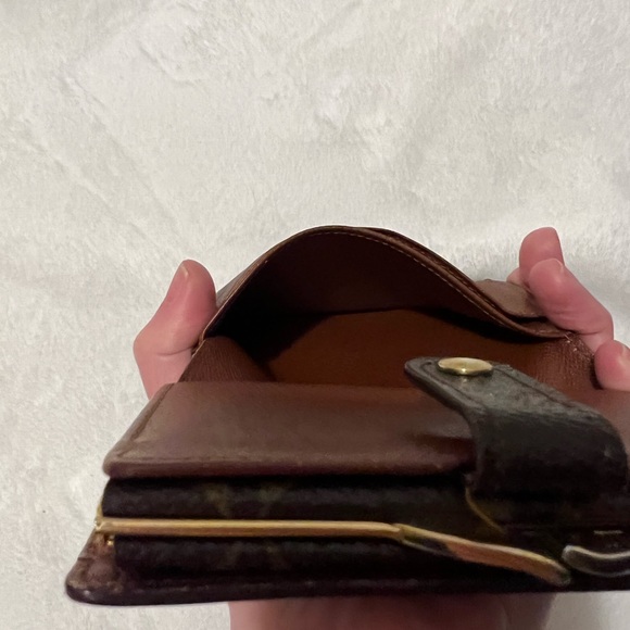 LOUIS VUITTON Kisslock Wallet! With Dust bag! 100% Authentic! Great price! - Picture 14 of 16